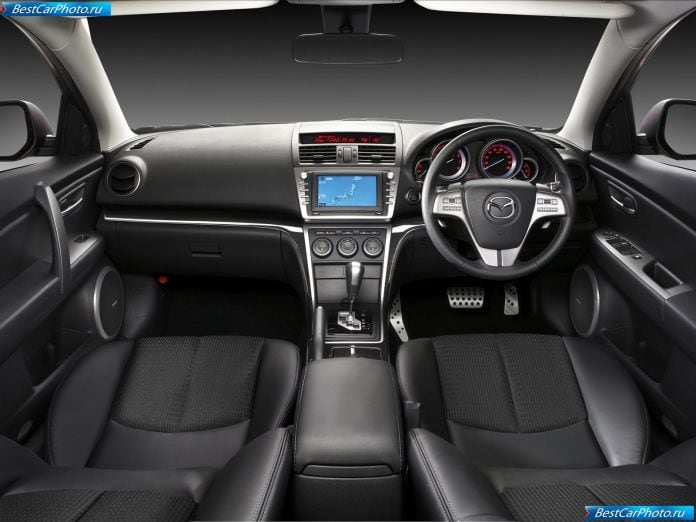 2008 Mazda 6 Hatchback - фотография 20 из 27