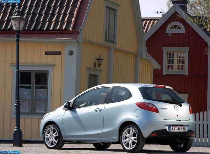 2009 Mazda 2 3-door - фотография 3 из 85