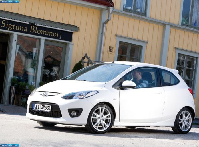 2009 Mazda 2 3-door - фотография 7 из 85
