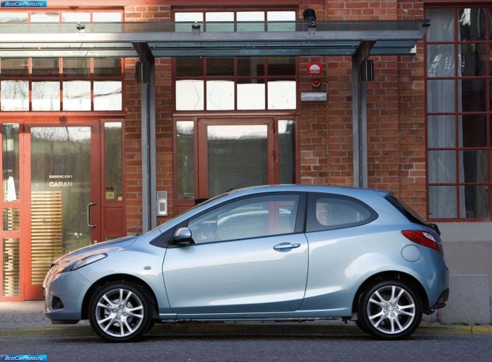 2009 Mazda 2 3-door - фотография 24 из 85