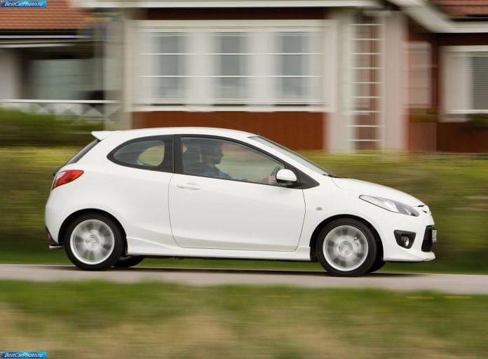 2009 Mazda 2 3-door - фотография 27 из 85