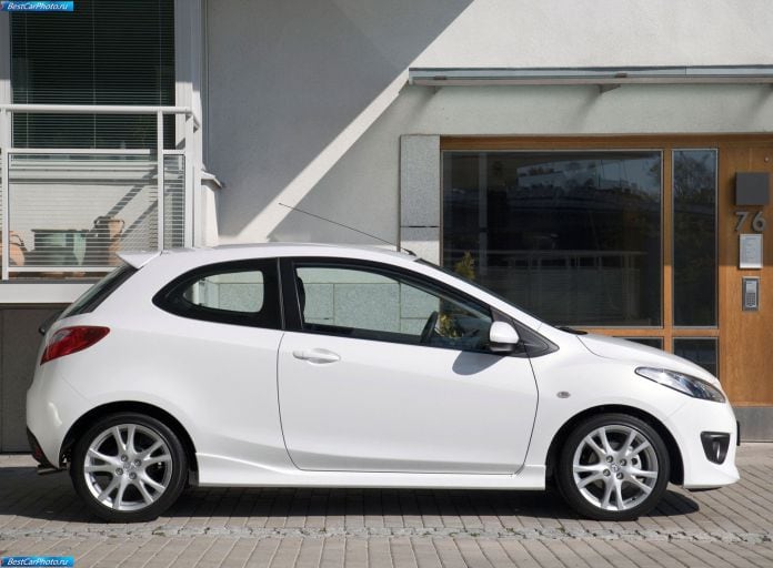 2009 Mazda 2 3-door - фотография 30 из 85