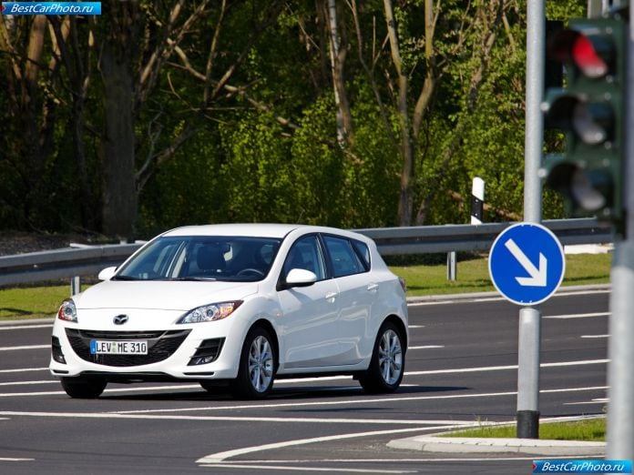 2010 Mazda 3 I-stop - фотография 11 из 49
