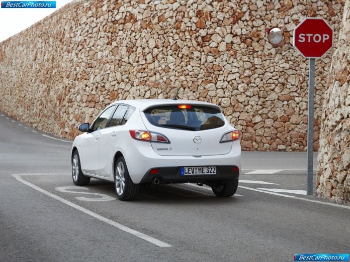 2010 Mazda 3 I-stop - фотография 30 из 49