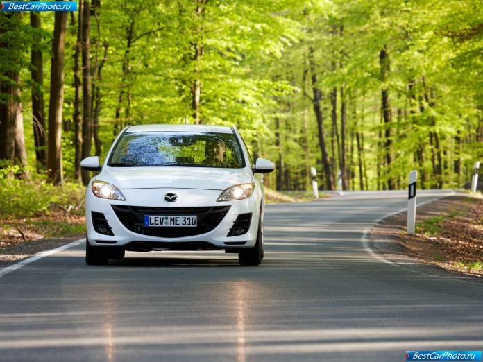 2010 Mazda 3 I-stop - фотография 39 из 49