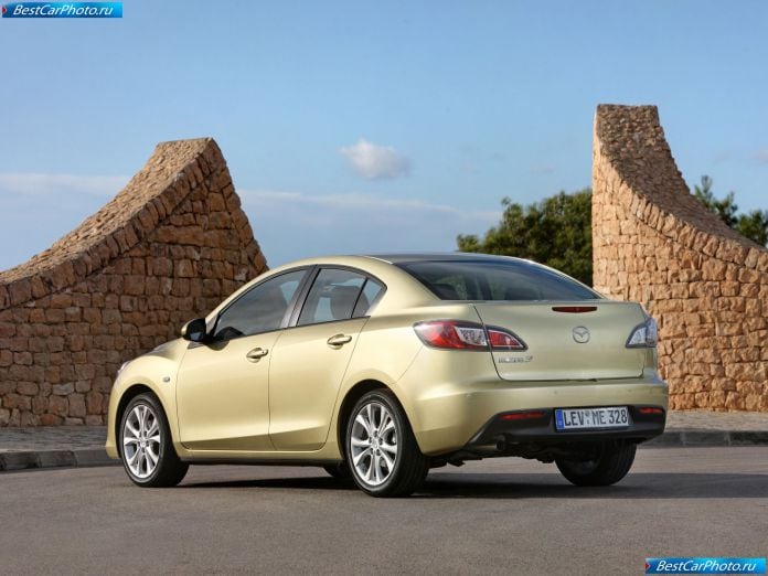 2010 Mazda 3 Sedan - фотография 44 из 101