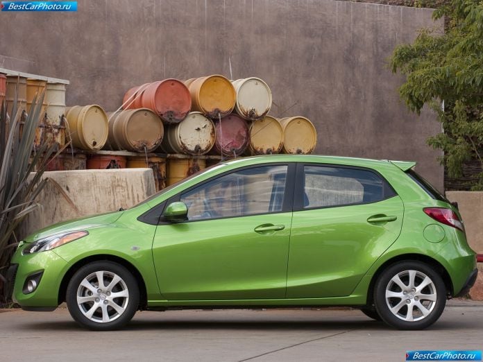 2011 Mazda 2 - фотография 51 из 142
