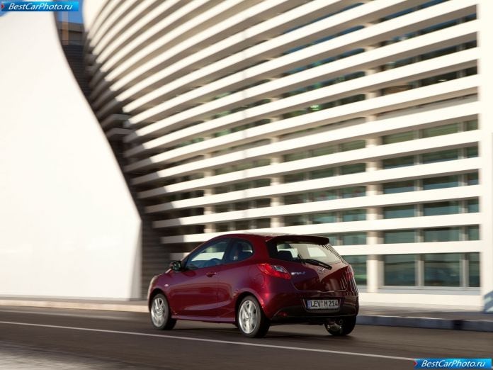 2011 Mazda 2 - фотография 72 из 142