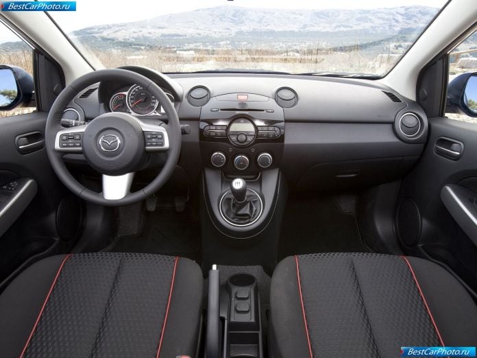 2011 Mazda 2 - фотография 93 из 142