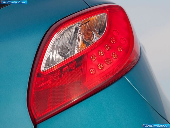 2011 Mazda 2 - фотография 116 из 142