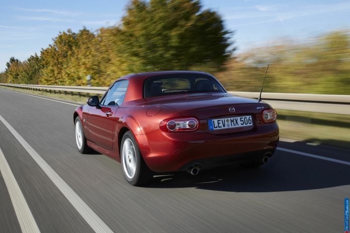 2013 Mazda MX-5 Roadster Coupe - фотография 15 из 33