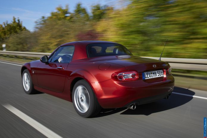 2013 Mazda MX-5 Roadster Coupe - фотография 17 из 33