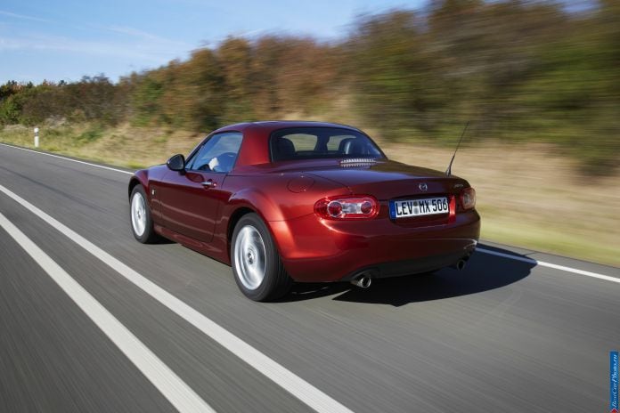 2013 Mazda MX-5 Roadster Coupe - фотография 18 из 33