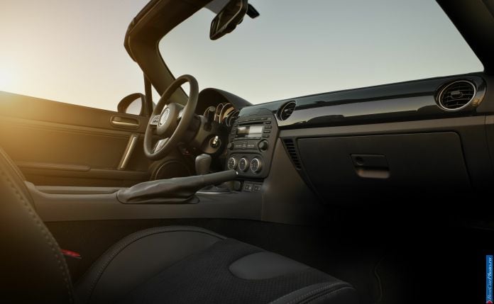 2013 Mazda MX-5 Roadster Coupe - фотография 32 из 33
