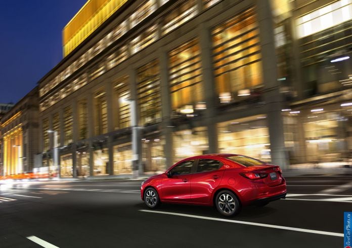 2015 Mazda 2 Sedan - фотография 4 из 16