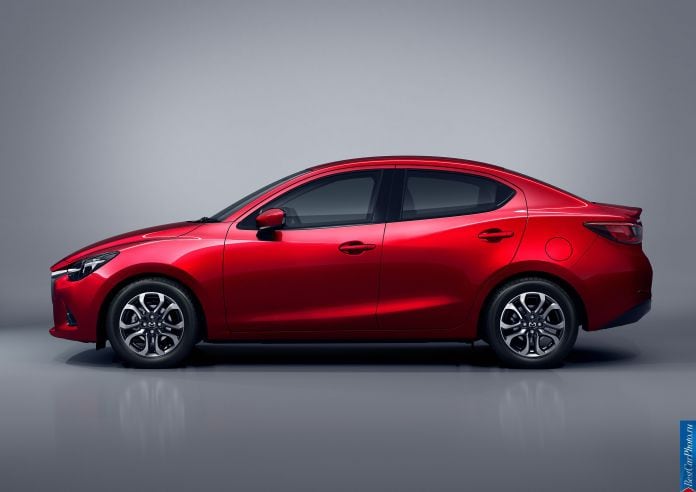 2015 Mazda 2 Sedan - фотография 10 из 16