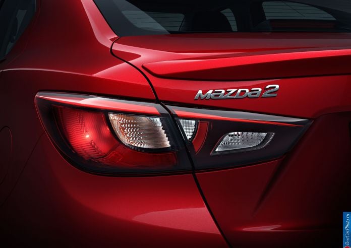 2015 Mazda 2 Sedan - фотография 12 из 16