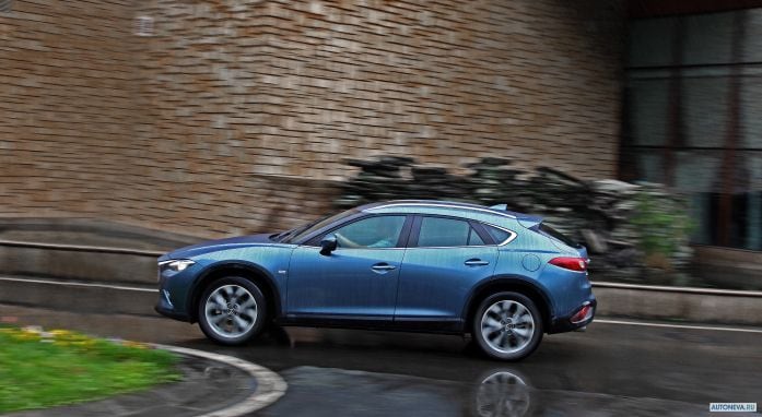 2017 Mazda CX-4 - фотография 17 из 26