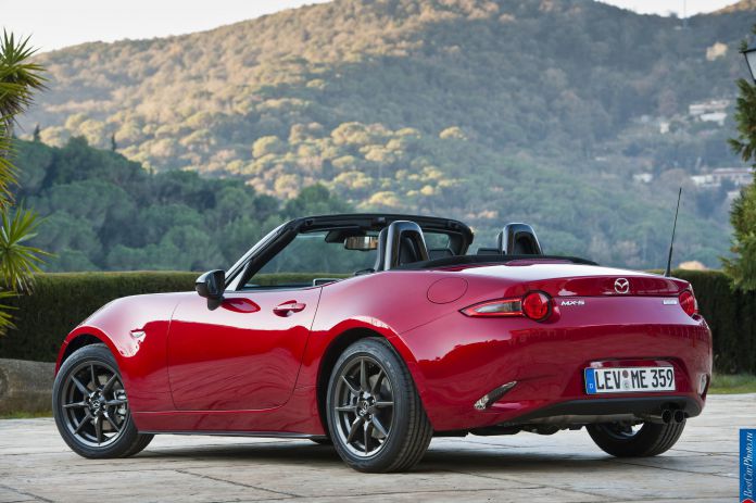 2016 Mazda MX-5 - фотография 2 из 80