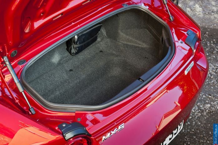 2016 Mazda MX-5 - фотография 54 из 80