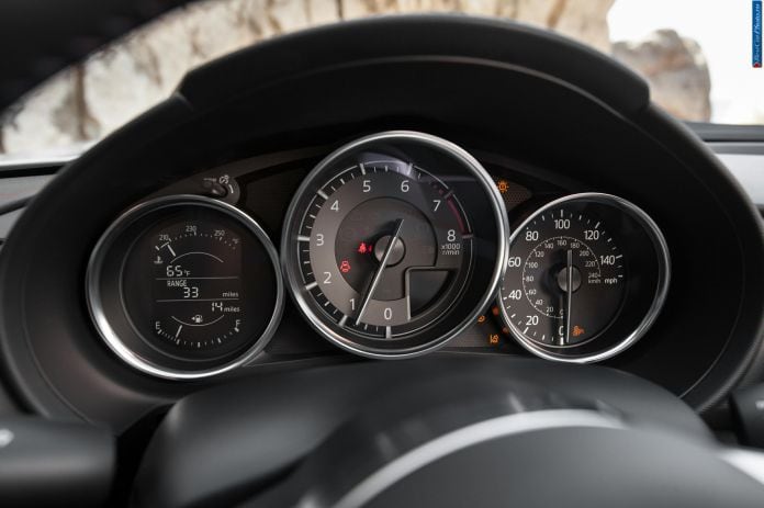 2016 Mazda MX-5 Miata Club - фотография 28 из 30