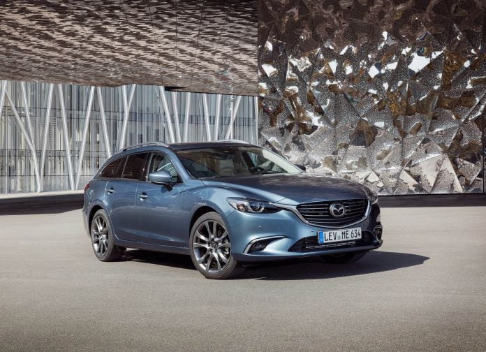 2017 Mazda 6 Wagon - фотография 2 из 46