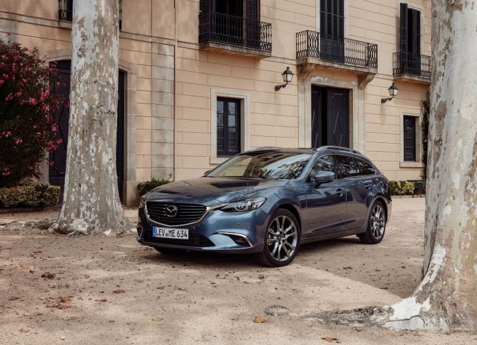 2017 Mazda 6 Wagon - фотография 8 из 46