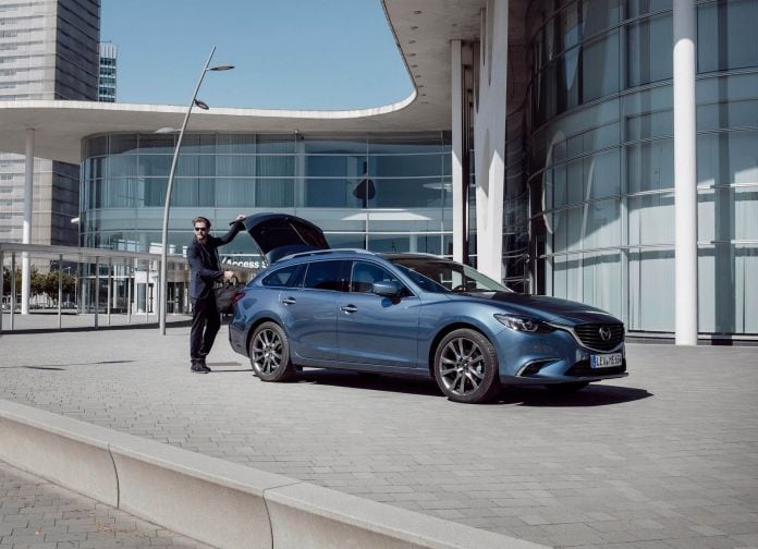 2017 Mazda 6 Wagon - фотография 19 из 46