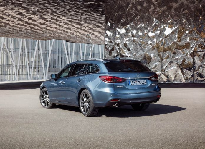 2017 Mazda 6 Wagon - фотография 28 из 46