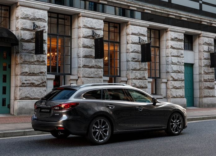 2017 Mazda 6 Wagon - фотография 30 из 46