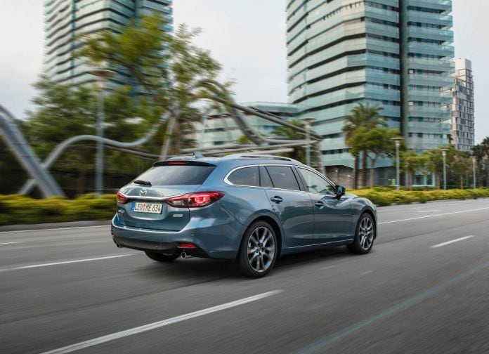 2017 Mazda 6 Wagon - фотография 33 из 46
