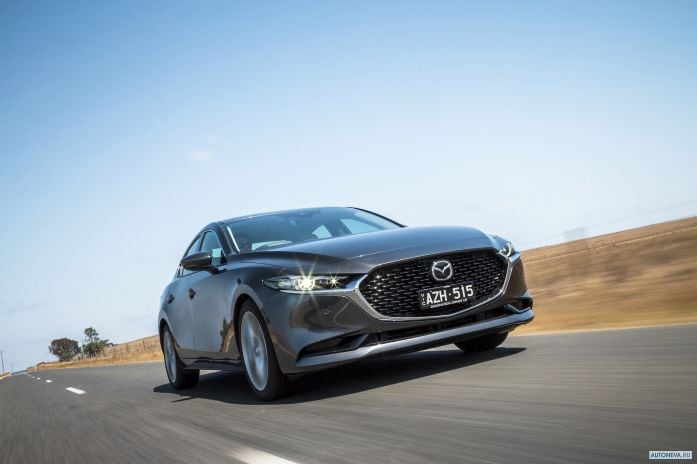 2019 Mazda 3 Sedan - фотография 1 из 40