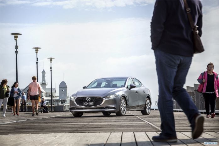 2019 Mazda 3 Sedan - фотография 4 из 40