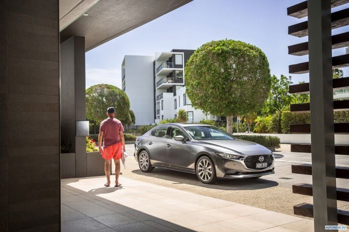 2019 Mazda 3 Sedan - фотография 12 из 40