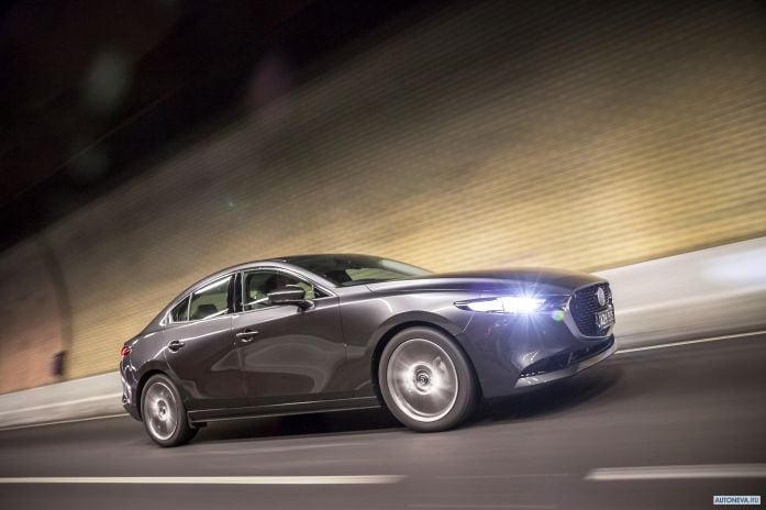 2019 Mazda 3 Sedan - фотография 24 из 40