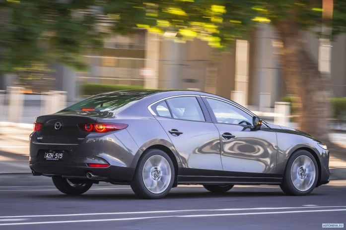 2019 Mazda 3 Sedan - фотография 27 из 40