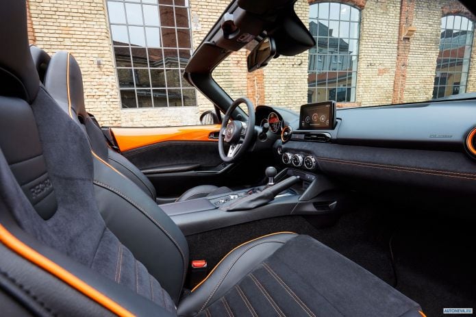 2019 Mazda MX-5 30th Anniversary - фотография 33 из 40