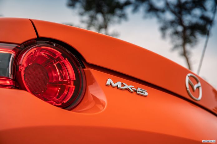 2019 Mazda MX-5 30th Anniversary - фотография 35 из 40