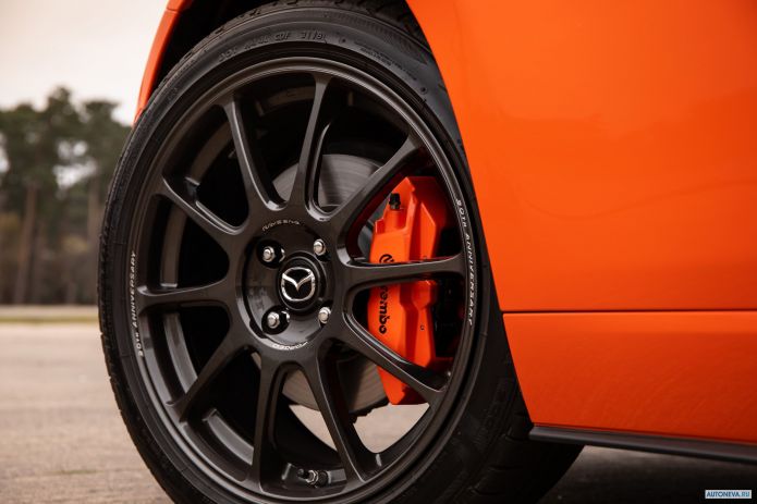 2019 Mazda MX-5 30th Anniversary - фотография 38 из 40