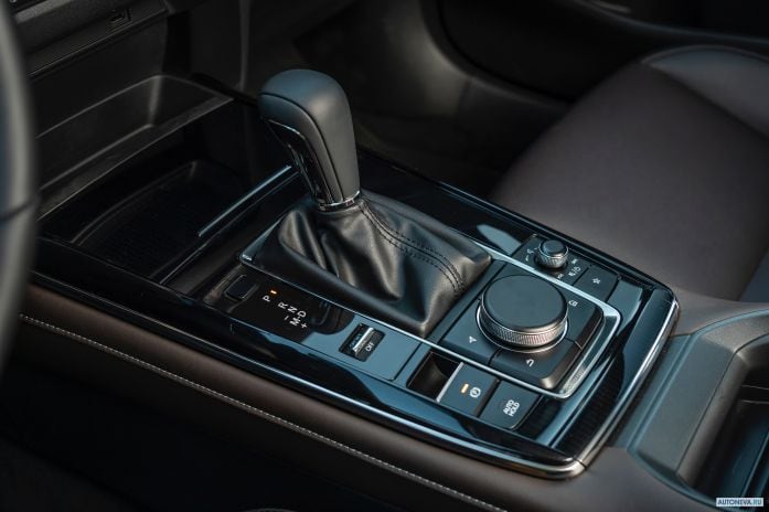 2020 Mazda CX-30 - фотография 32 из 40