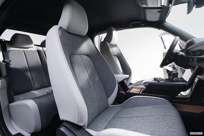 2020 Mazda MX-30 - фотография 17 из 24 2020 Mazda MX-30 - фотография 17 из 24