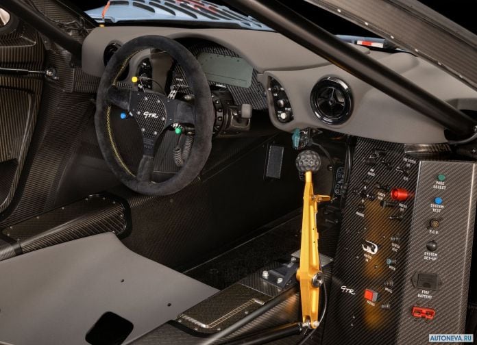 1997 McLaren F1 GTR Longtail 25R - фотография 10 из 12 1997 McLaren F1 GTR Longtail 25R - фотография 10 из 12