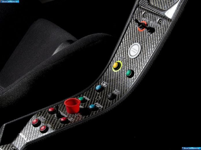 2011 McLaren MP4-12C GT3 - фотография 36 из 39 2011 McLaren MP4-12C GT3 - фотография 36 из 39
