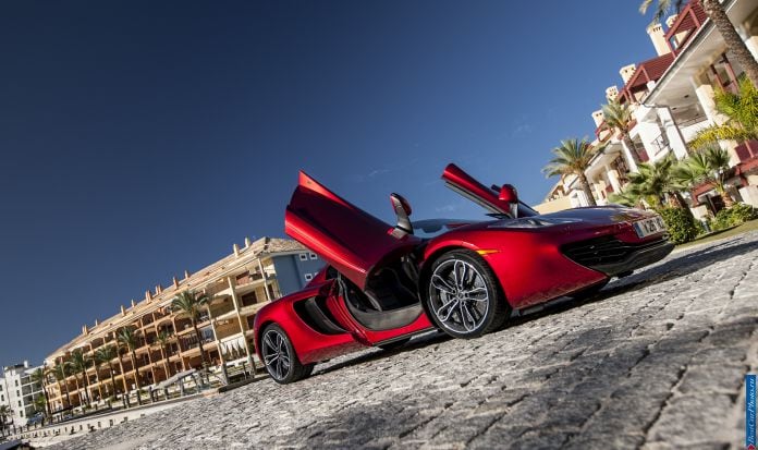 2012 McLaren MP4-12C Spyder - фотография 3 из 148 2012 McLaren MP4-12C Spyder - фотография 3 из 148