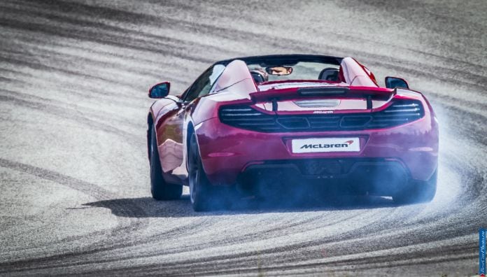 2012 McLaren MP4-12C Spyder - фотография 7 из 148