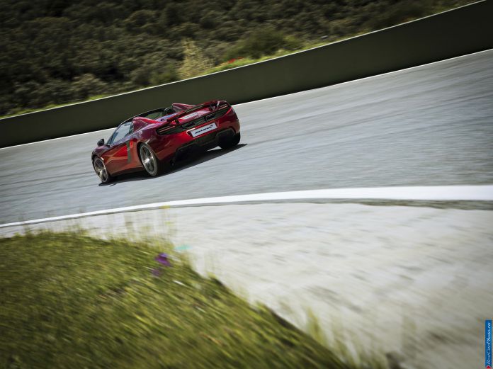 2012 McLaren MP4-12C Spyder - фотография 8 из 148