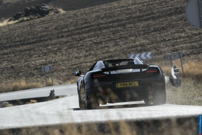 2012 McLaren MP4-12C Spyder - фотография 113 из 148 2012 McLaren MP4-12C Spyder - фотография 113 из 148