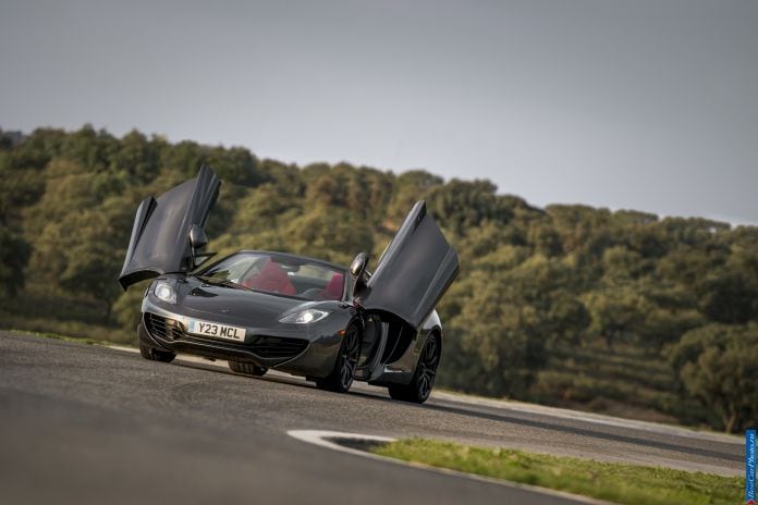 2012 McLaren MP4-12C Spyder - фотография 115 из 148 2012 McLaren MP4-12C Spyder - фотография 115 из 148