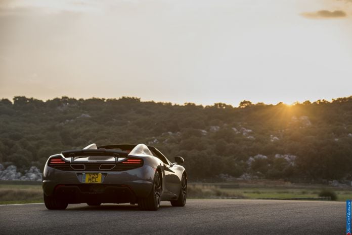 2012 McLaren MP4-12C Spyder - фотография 116 из 148 2012 McLaren MP4-12C Spyder - фотография 116 из 148