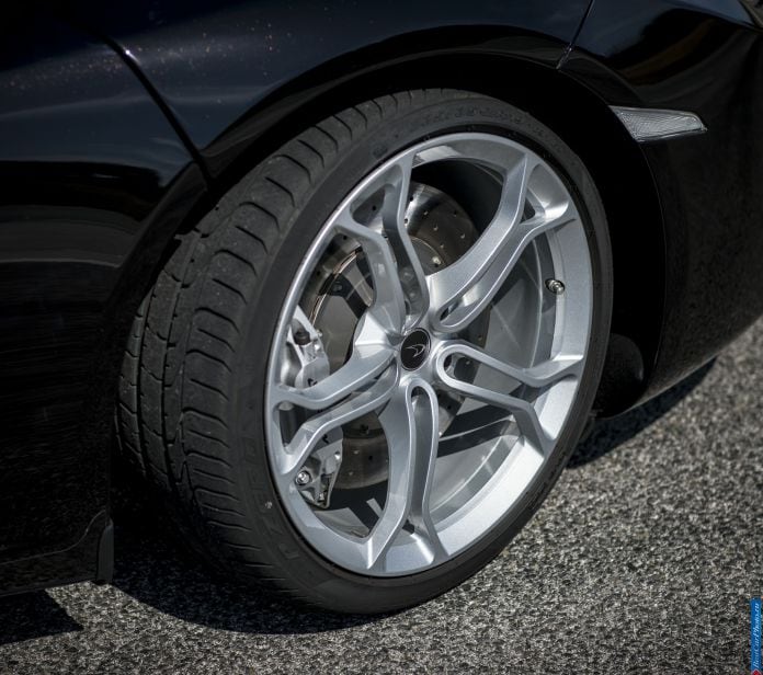 2012 McLaren MP4-12C Spyder - фотография 122 из 148